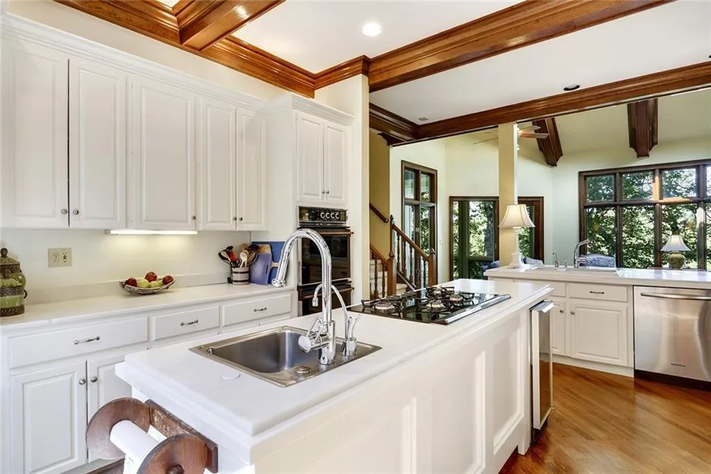 1445 N Riverside Circle, Sandy Springs, Georgia 30328, 5 Bedrooms Bedrooms, ,4 BathroomsBathrooms,Residential,Sold,1445 N Riverside Circle,5902520