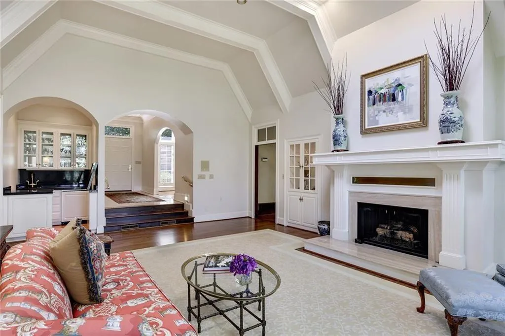 1445 N Riverside Circle, Sandy Springs, Georgia 30328, 5 Bedrooms Bedrooms, ,4 BathroomsBathrooms,Residential,Sold,1445 N Riverside Circle,5902520