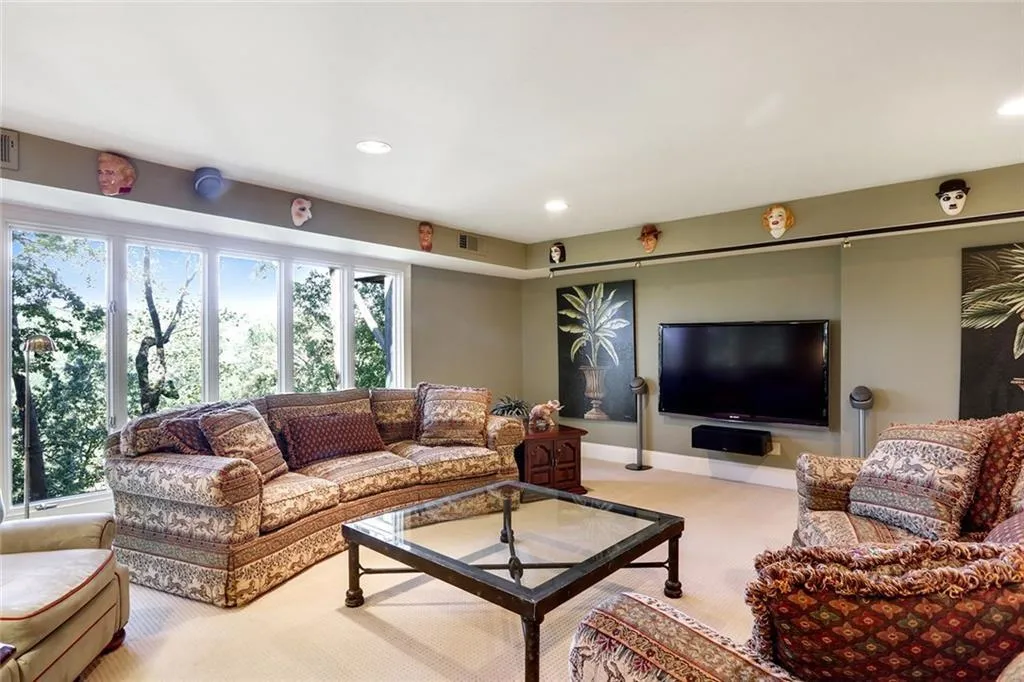 1445 N Riverside Circle, Sandy Springs, Georgia 30328, 5 Bedrooms Bedrooms, ,4 BathroomsBathrooms,Residential,Sold,1445 N Riverside Circle,5902520
