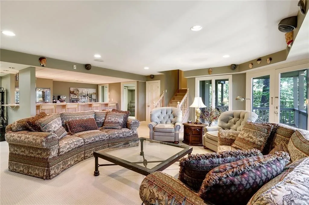 1445 N Riverside Circle, Sandy Springs, Georgia 30328, 5 Bedrooms Bedrooms, ,4 BathroomsBathrooms,Residential,Sold,1445 N Riverside Circle,5902520