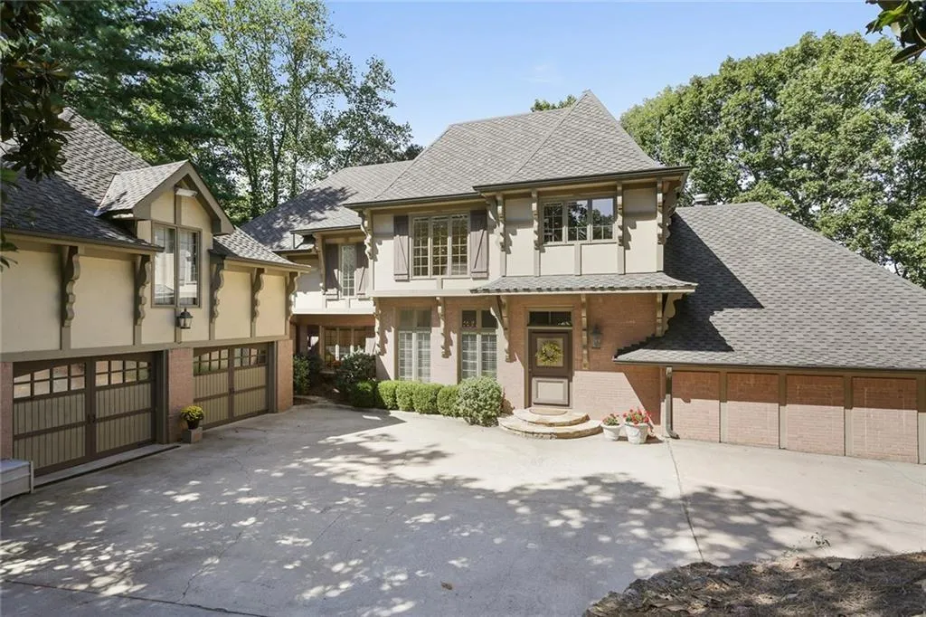 1445 N Riverside Circle, Sandy Springs, Georgia 30328, 5 Bedrooms Bedrooms, ,4 BathroomsBathrooms,Residential,Sold,1445 N Riverside Circle,5902520