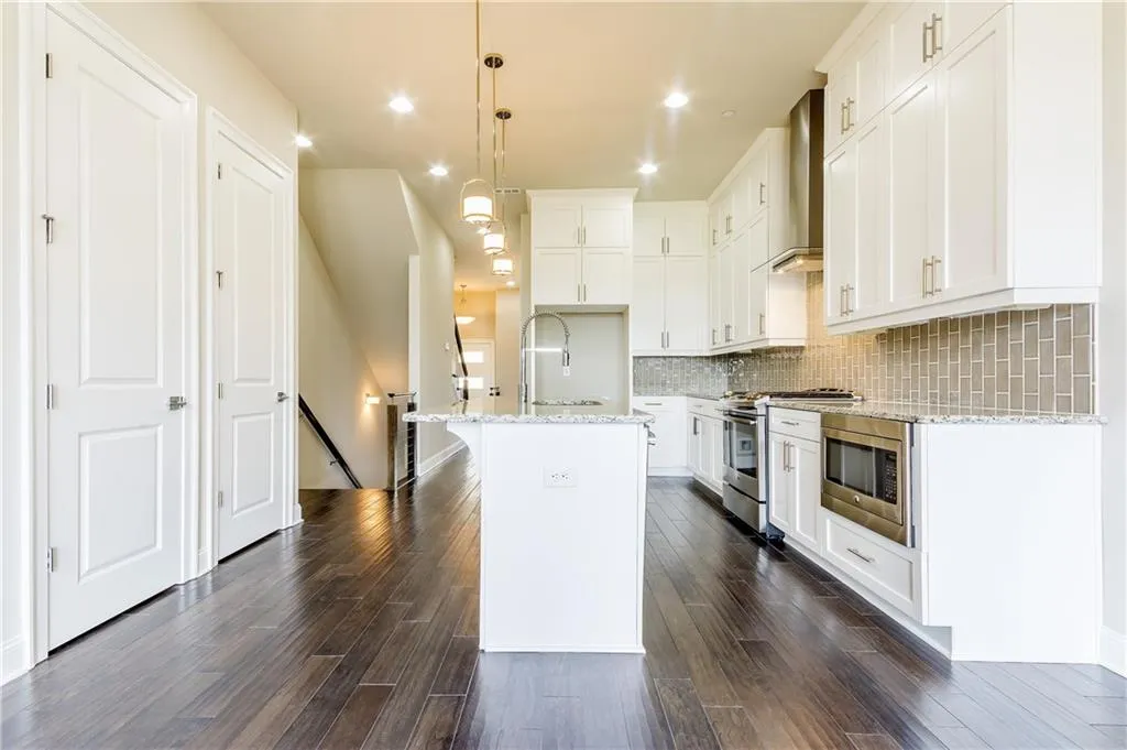 4243 Deming Circle, Atlanta, Georgia 30342, 2 Bedrooms Bedrooms, ,2 BathroomsBathrooms,Residential,Sold,4243 Deming Circle,5955264