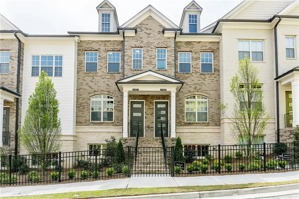 4243 Deming Circle, Atlanta, Georgia 30342, 2 Bedrooms Bedrooms, ,2 BathroomsBathrooms,Residential,Sold,4243 Deming Circle,5955264