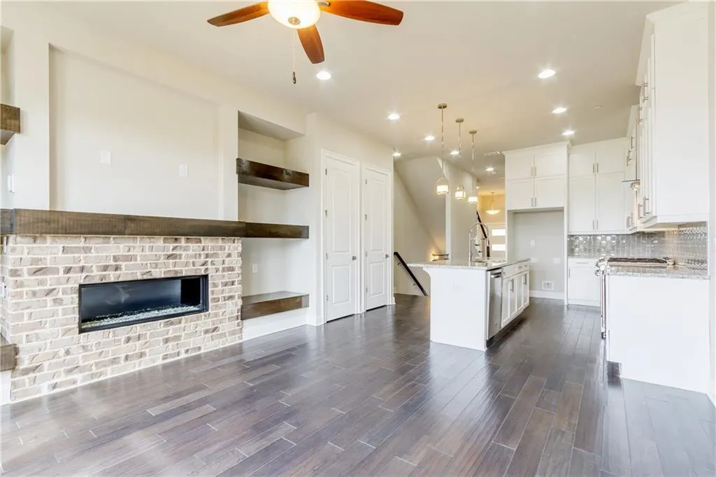 4243 Deming Circle, Atlanta, Georgia 30342, 2 Bedrooms Bedrooms, ,2 BathroomsBathrooms,Residential,Sold,4243 Deming Circle,5955264