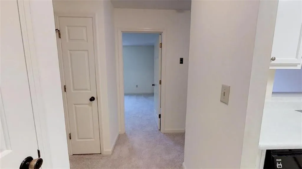 300 Johnson Ferry Road Ne Unit A305, Sandy Springs, Georgia 30328, 1 Bedroom Bedrooms, ,1 BathroomBathrooms,Residential,Sold,300 Johnson Ferry Road Ne Unit A305,6603578