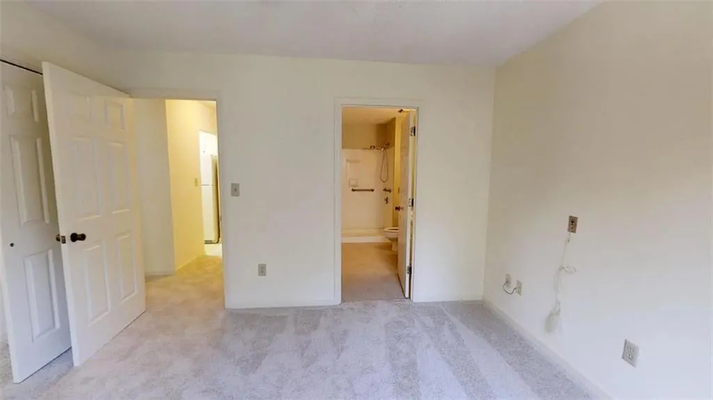 300 Johnson Ferry Road Ne Unit A305, Sandy Springs, Georgia 30328, 1 Bedroom Bedrooms, ,1 BathroomBathrooms,Residential,Sold,300 Johnson Ferry Road Ne Unit A305,6603578