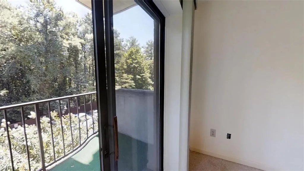 300 Johnson Ferry Road Ne Unit A305, Sandy Springs, Georgia 30328, 1 Bedroom Bedrooms, ,1 BathroomBathrooms,Residential,Sold,300 Johnson Ferry Road Ne Unit A305,6603578