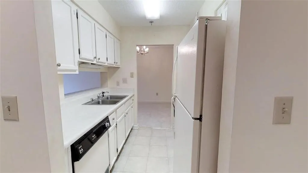 300 Johnson Ferry Road Ne Unit A305, Sandy Springs, Georgia 30328, 1 Bedroom Bedrooms, ,1 BathroomBathrooms,Residential,Sold,300 Johnson Ferry Road Ne Unit A305,6603578