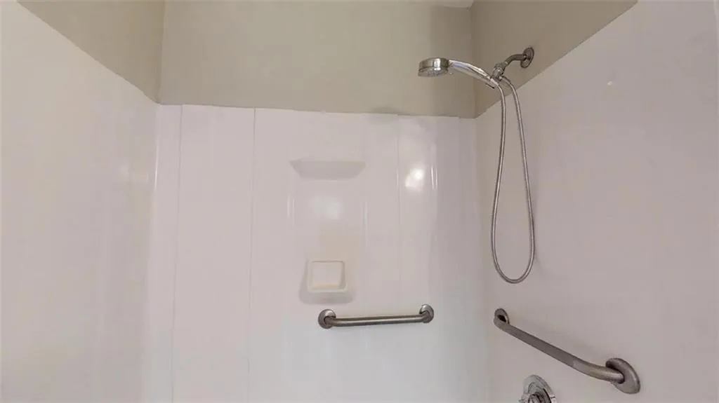 300 Johnson Ferry Road Ne Unit A305, Sandy Springs, Georgia 30328, 1 Bedroom Bedrooms, ,1 BathroomBathrooms,Residential,Sold,300 Johnson Ferry Road Ne Unit A305,6603578