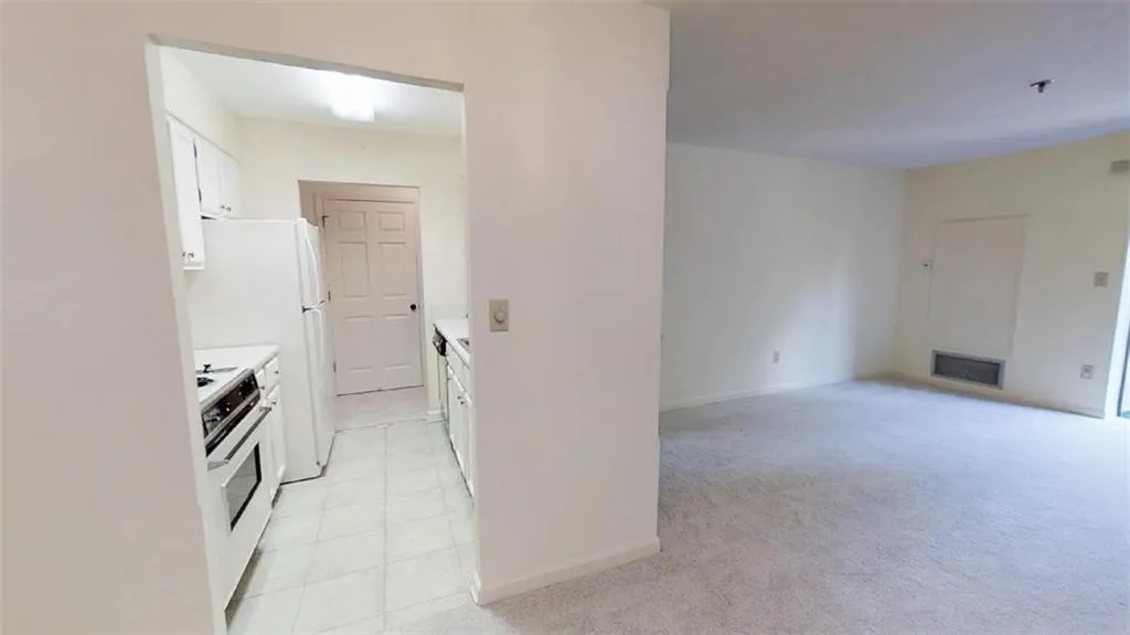 300 Johnson Ferry Road Ne Unit A305, Sandy Springs, Georgia 30328, 1 Bedroom Bedrooms, ,1 BathroomBathrooms,Residential,Sold,300 Johnson Ferry Road Ne Unit A305,6603578