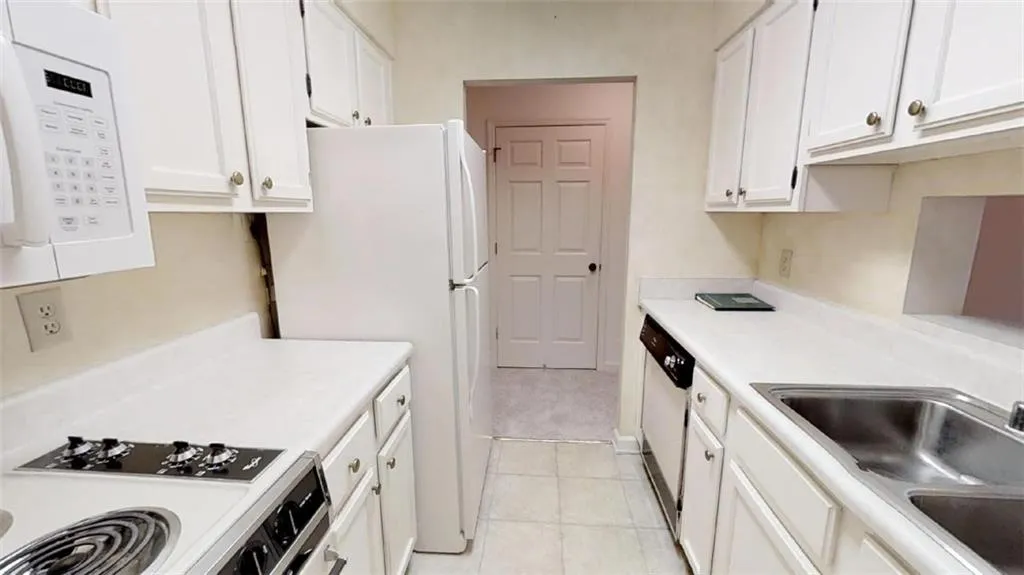 300 Johnson Ferry Road Ne Unit A305, Sandy Springs, Georgia 30328, 1 Bedroom Bedrooms, ,1 BathroomBathrooms,Residential,Sold,300 Johnson Ferry Road Ne Unit A305,6603578