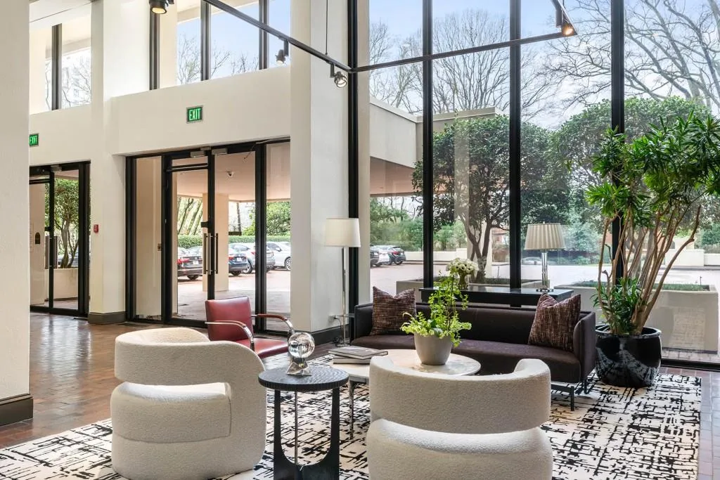 2575 Peachtree Road Ne Unit 6g, Atlanta, Georgia 30305, 2 Bedrooms Bedrooms, ,2 BathroomsBathrooms,Residential,For Sale,2575 Peachtree Road Ne Unit 6g,7674859