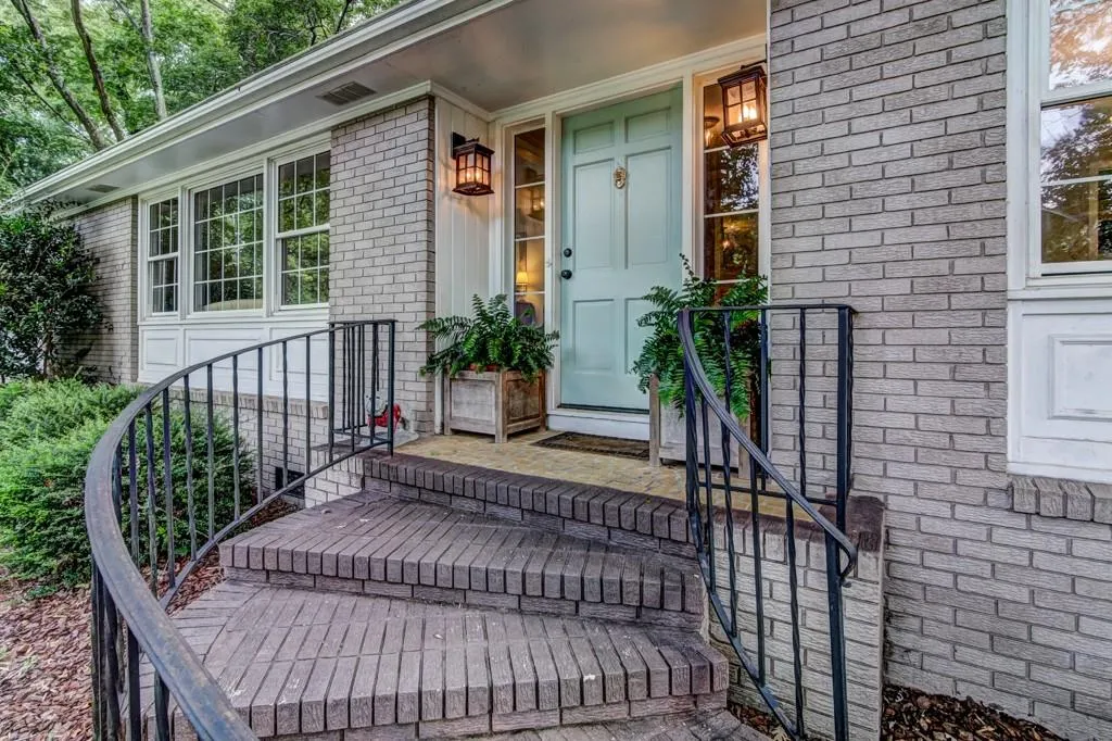 260 Land O Lakes Court Ne, Atlanta, Georgia 30342, 3 Bedrooms Bedrooms, ,3 BathroomsBathrooms,Residential,Sold,260 Land O Lakes Court Ne,5876153