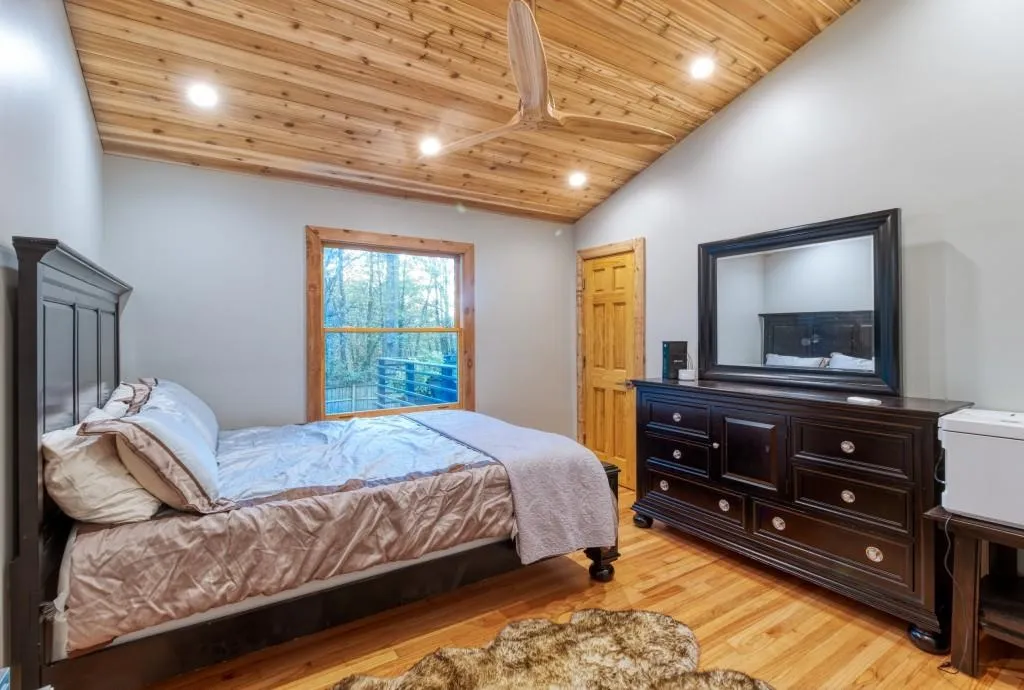 6300 Long Island Court, Sandy Springs, Georgia 30328, 3 Bedrooms Bedrooms, ,3 BathroomsBathrooms,Residential,Sold,6300 Long Island Court,6815628