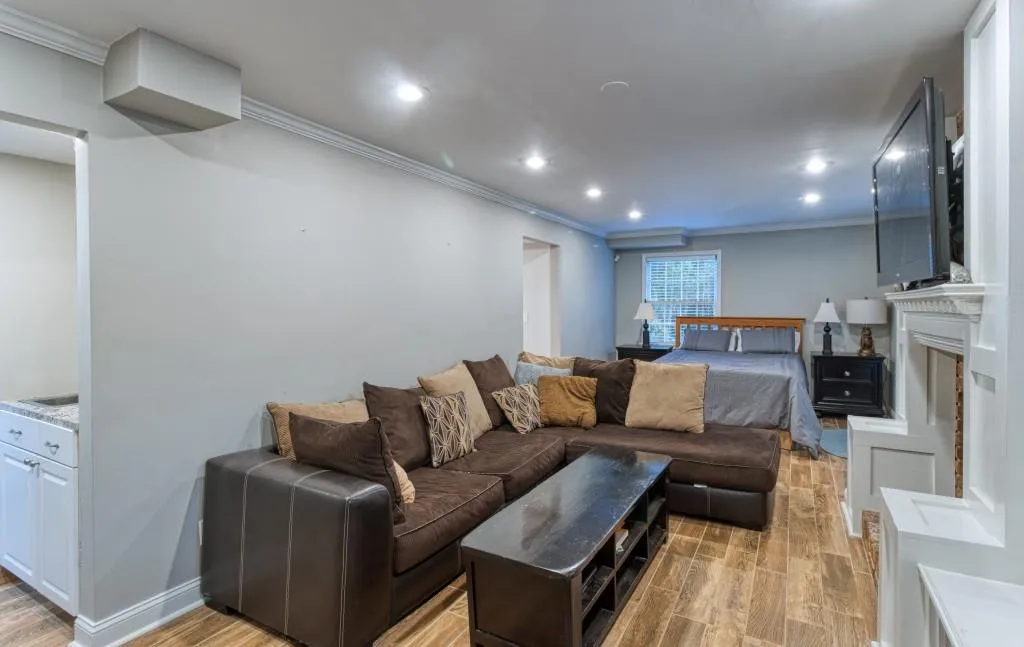 6300 Long Island Court, Sandy Springs, Georgia 30328, 3 Bedrooms Bedrooms, ,3 BathroomsBathrooms,Residential,Sold,6300 Long Island Court,6815628