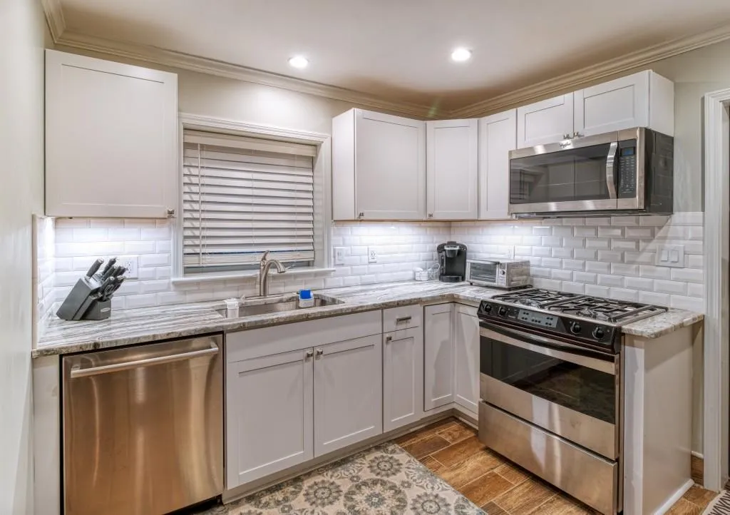 6300 Long Island Court, Sandy Springs, Georgia 30328, 3 Bedrooms Bedrooms, ,3 BathroomsBathrooms,Residential,Sold,6300 Long Island Court,6815628