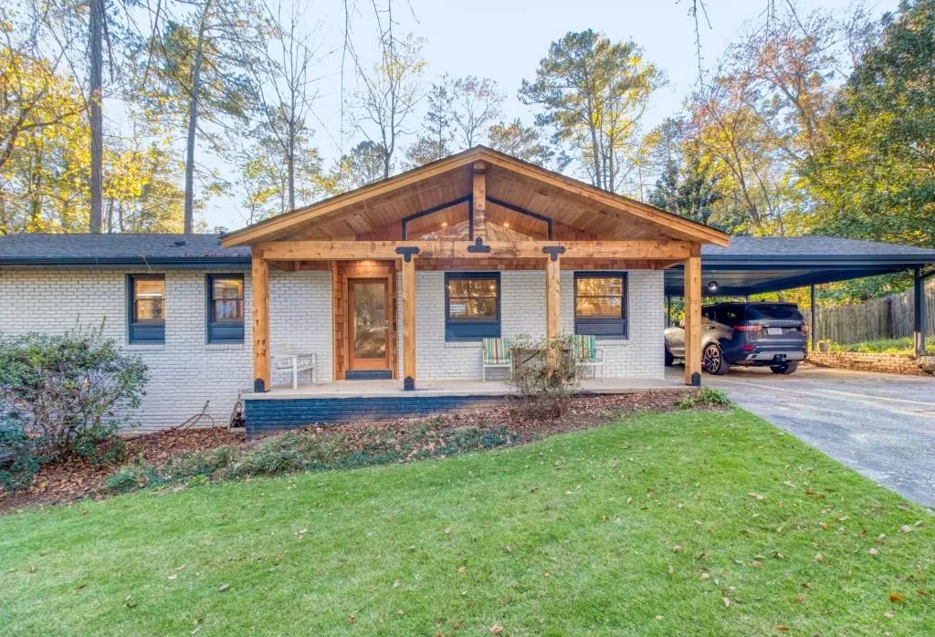 6300 Long Island Court, Sandy Springs, Georgia 30328, 3 Bedrooms Bedrooms, ,3 BathroomsBathrooms,Residential,Sold,6300 Long Island Court,6815628