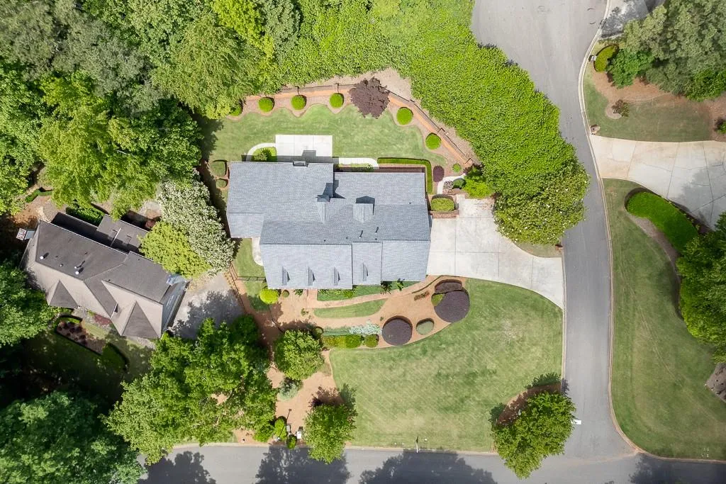 7660 Dunvegan Close, Sandy Springs, Georgia 30350, 5 Bedrooms Bedrooms, ,4 BathroomsBathrooms,Residential,Sold,7660 Dunvegan Close,7573430