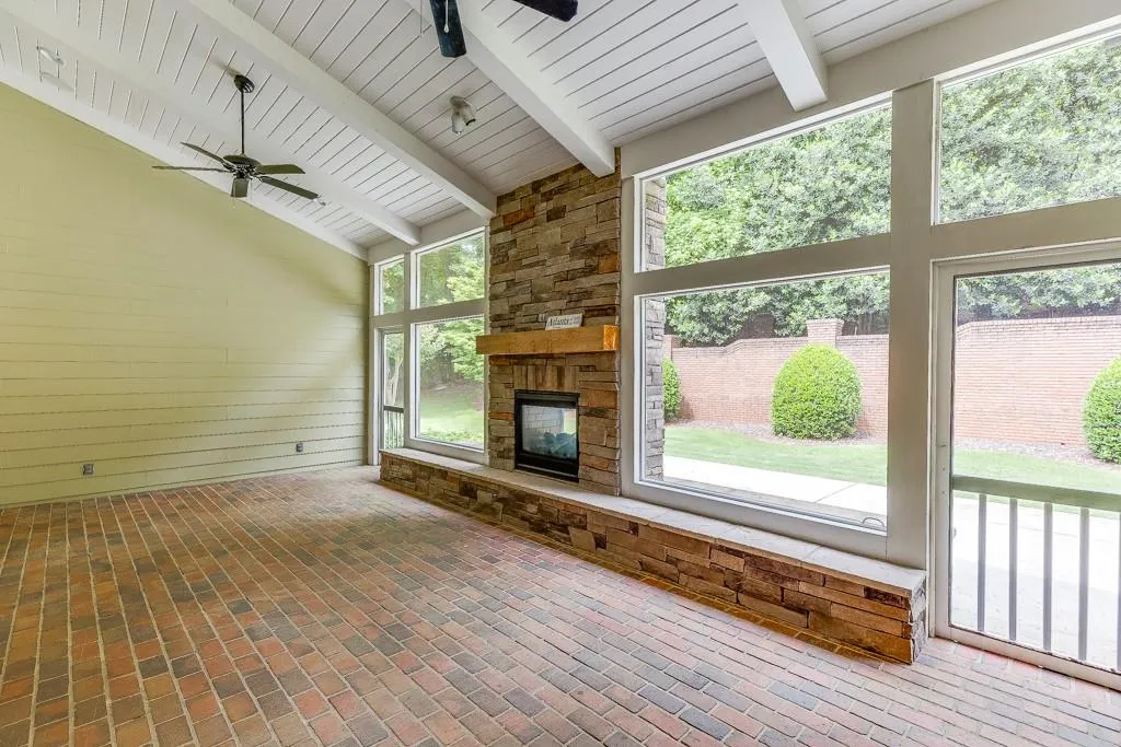 7660 Dunvegan Close, Sandy Springs, Georgia 30350, 5 Bedrooms Bedrooms, ,4 BathroomsBathrooms,Residential,Sold,7660 Dunvegan Close,7573430