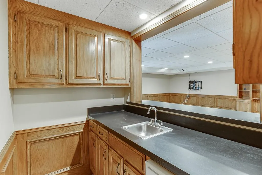 7660 Dunvegan Close, Sandy Springs, Georgia 30350, 5 Bedrooms Bedrooms, ,4 BathroomsBathrooms,Residential,Sold,7660 Dunvegan Close,7573430