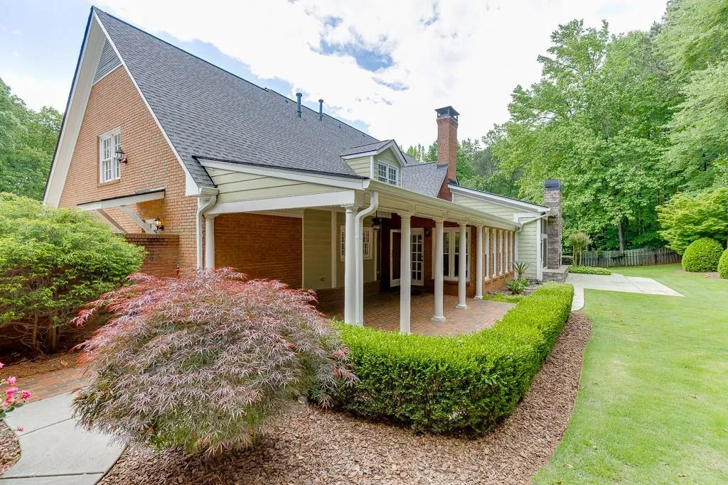 7660 Dunvegan Close, Sandy Springs, Georgia 30350, 5 Bedrooms Bedrooms, ,4 BathroomsBathrooms,Residential,Sold,7660 Dunvegan Close,7573430