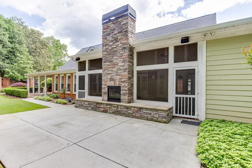 7660 Dunvegan Close, Sandy Springs, Georgia 30350, 5 Bedrooms Bedrooms, ,4 BathroomsBathrooms,Residential,Sold,7660 Dunvegan Close,7573430