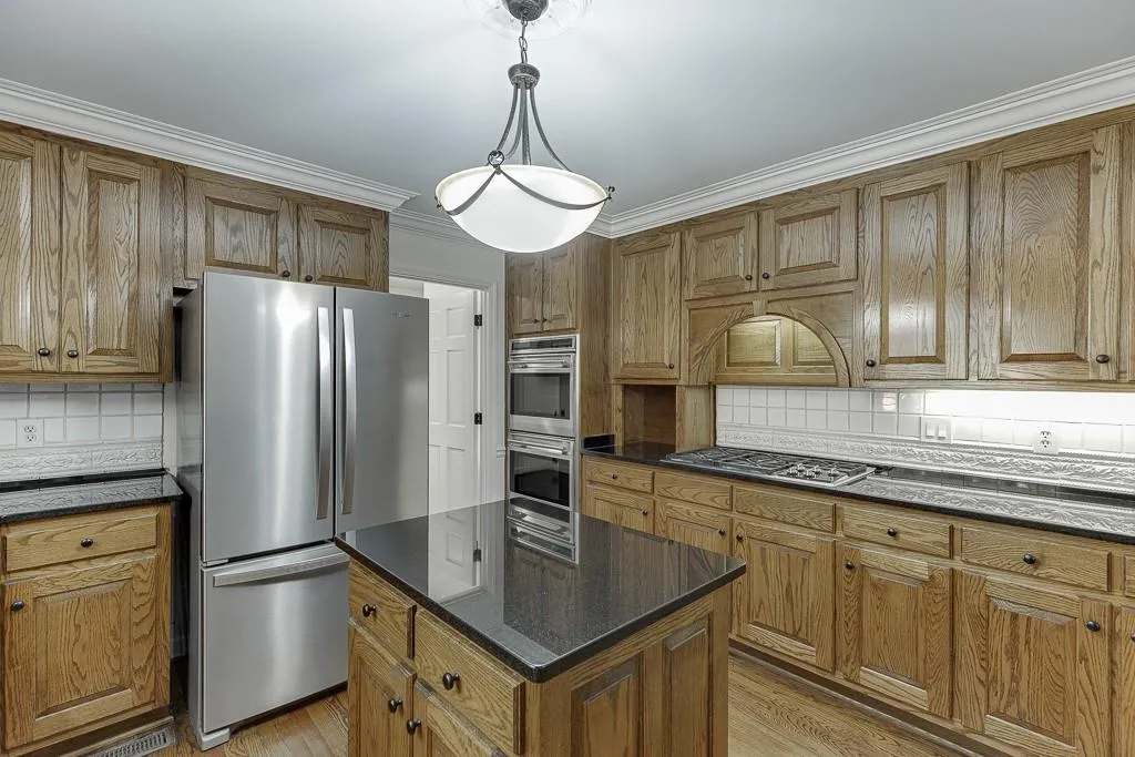 7660 Dunvegan Close, Sandy Springs, Georgia 30350, 5 Bedrooms Bedrooms, ,4 BathroomsBathrooms,Residential,Sold,7660 Dunvegan Close,7573430