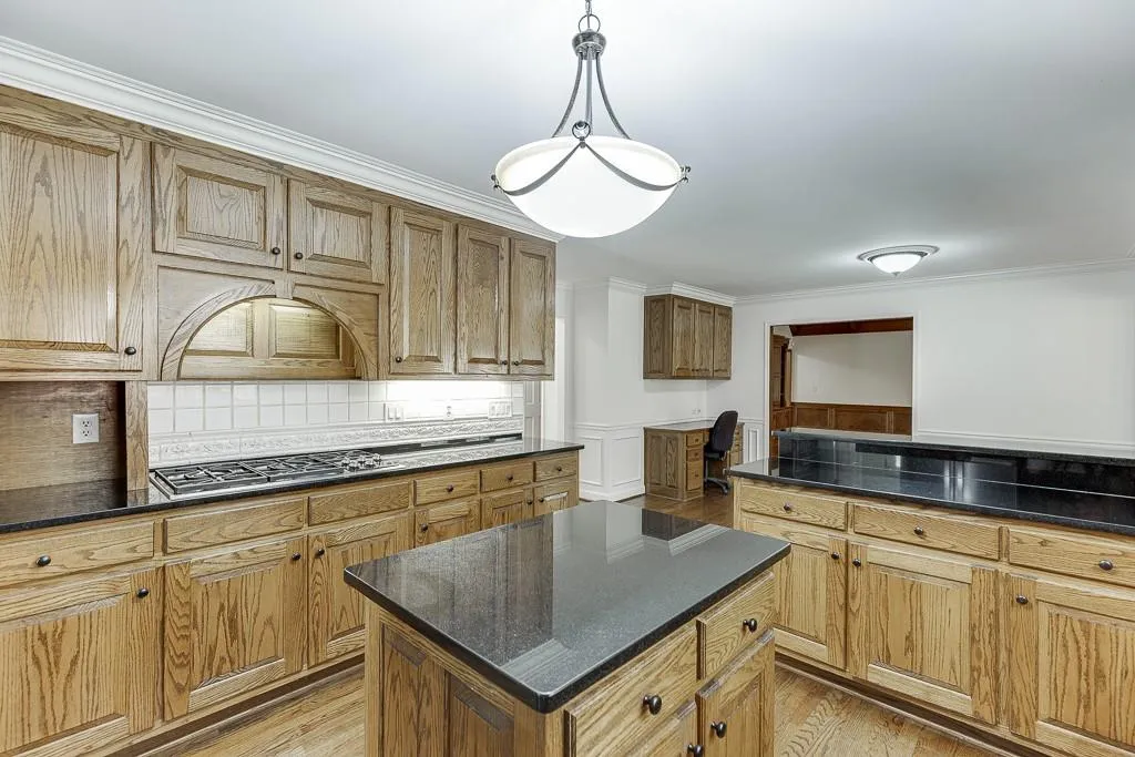 7660 Dunvegan Close, Sandy Springs, Georgia 30350, 5 Bedrooms Bedrooms, ,4 BathroomsBathrooms,Residential,Sold,7660 Dunvegan Close,7573430