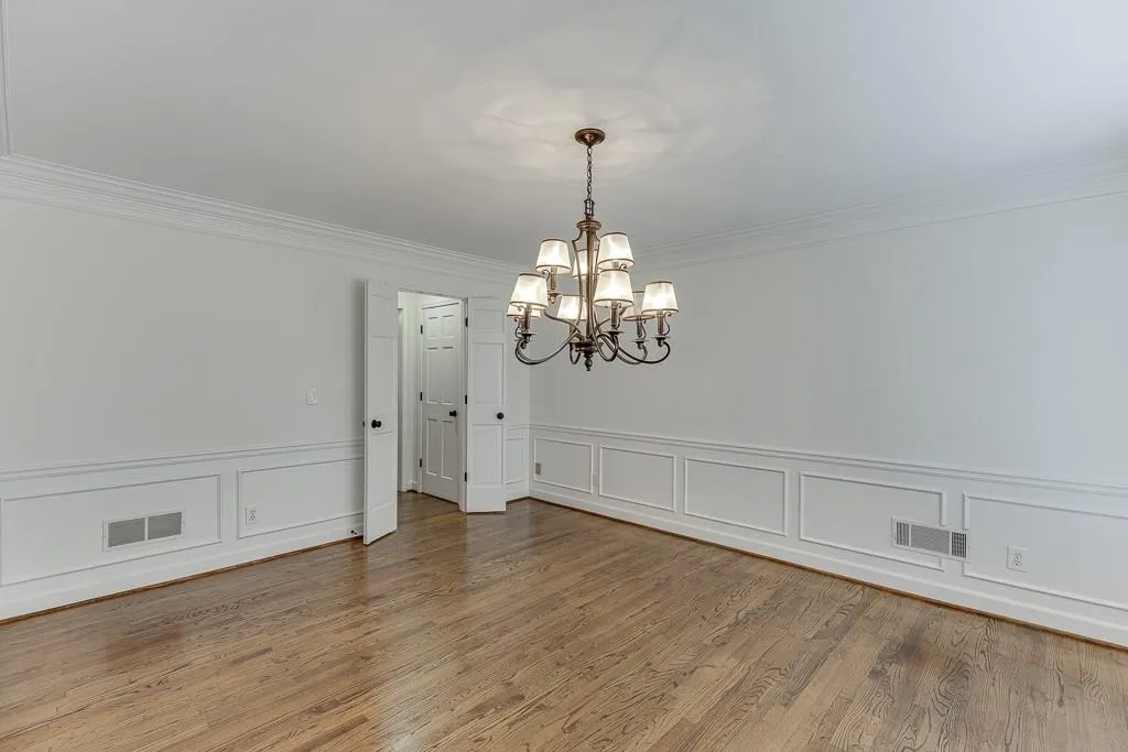 7660 Dunvegan Close, Sandy Springs, Georgia 30350, 5 Bedrooms Bedrooms, ,4 BathroomsBathrooms,Residential,Sold,7660 Dunvegan Close,7573430