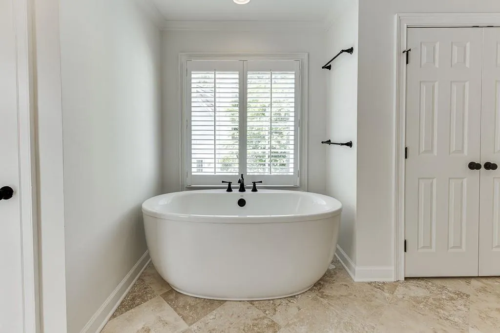 7660 Dunvegan Close, Sandy Springs, Georgia 30350, 5 Bedrooms Bedrooms, ,4 BathroomsBathrooms,Residential,Sold,7660 Dunvegan Close,7573430