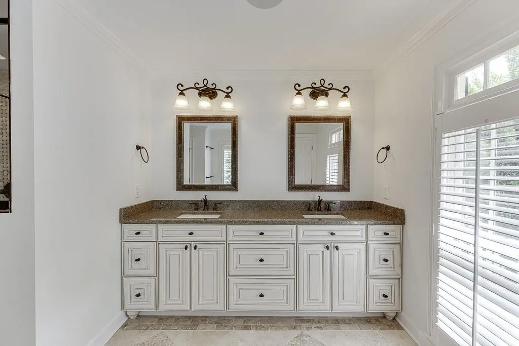 7660 Dunvegan Close, Sandy Springs, Georgia 30350, 5 Bedrooms Bedrooms, ,4 BathroomsBathrooms,Residential,Sold,7660 Dunvegan Close,7573430