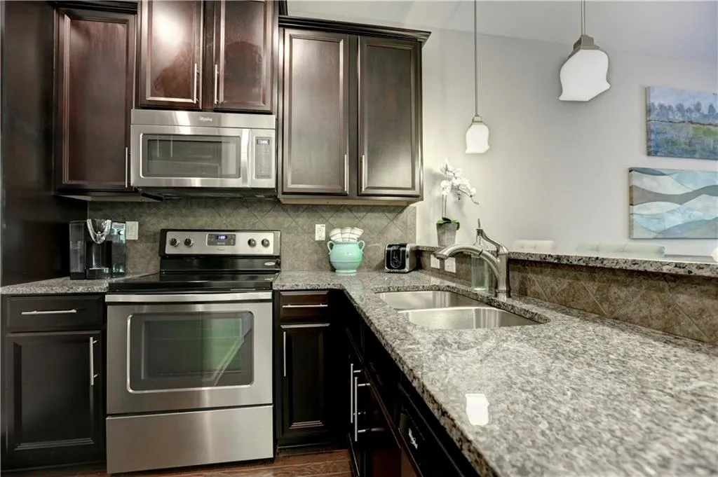 215 Semel Drive Nw Unit 452, Atlanta, Georgia 30309, 2 Bedrooms Bedrooms, ,2 BathroomsBathrooms,Residential,Sold,215 Semel Drive Nw Unit 452,5696429