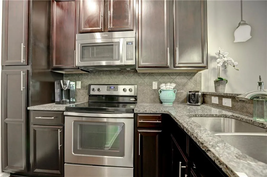 215 Semel Drive Nw Unit 452, Atlanta, Georgia 30309, 2 Bedrooms Bedrooms, ,2 BathroomsBathrooms,Residential,Sold,215 Semel Drive Nw Unit 452,5696429
