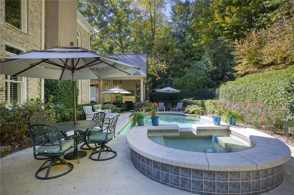 8325 Grogans Ferry Road, Sandy Springs, Georgia 30350, 6 Bedrooms Bedrooms, ,6 BathroomsBathrooms,Residential,Sold,8325 Grogans Ferry Road,6985792