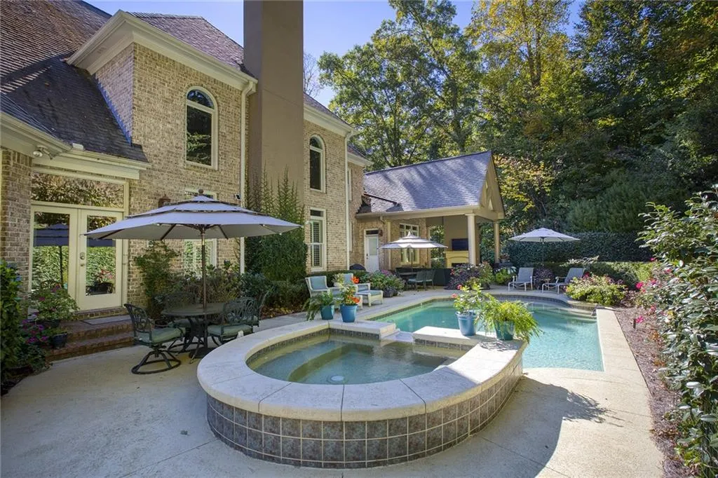 8325 Grogans Ferry Road, Sandy Springs, Georgia 30350, 6 Bedrooms Bedrooms, ,6 BathroomsBathrooms,Residential,Sold,8325 Grogans Ferry Road,6985792