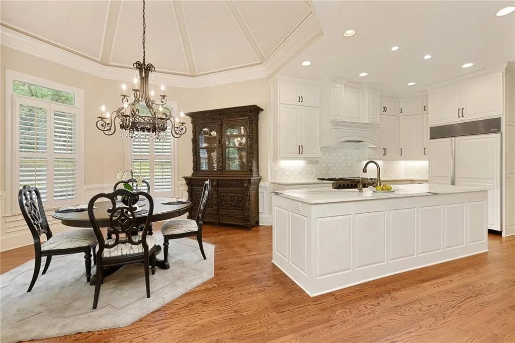 8325 Grogans Ferry Road, Sandy Springs, Georgia 30350, 6 Bedrooms Bedrooms, ,6 BathroomsBathrooms,Residential,Sold,8325 Grogans Ferry Road,6985792