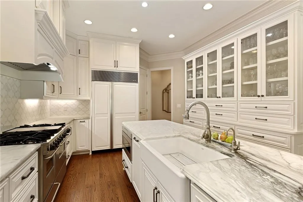 8325 Grogans Ferry Road, Sandy Springs, Georgia 30350, 6 Bedrooms Bedrooms, ,6 BathroomsBathrooms,Residential,Sold,8325 Grogans Ferry Road,6985792