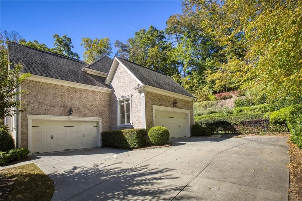 8325 Grogans Ferry Road, Sandy Springs, Georgia 30350, 6 Bedrooms Bedrooms, ,6 BathroomsBathrooms,Residential,Sold,8325 Grogans Ferry Road,6985792