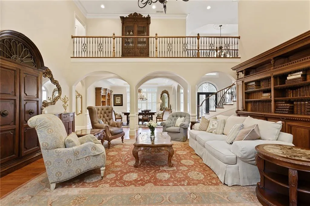 8325 Grogans Ferry Road, Sandy Springs, Georgia 30350, 6 Bedrooms Bedrooms, ,6 BathroomsBathrooms,Residential,Sold,8325 Grogans Ferry Road,6985792