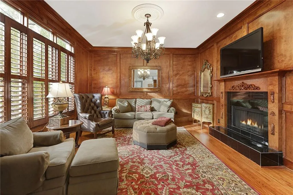 8325 Grogans Ferry Road, Sandy Springs, Georgia 30350, 6 Bedrooms Bedrooms, ,6 BathroomsBathrooms,Residential,Sold,8325 Grogans Ferry Road,6985792