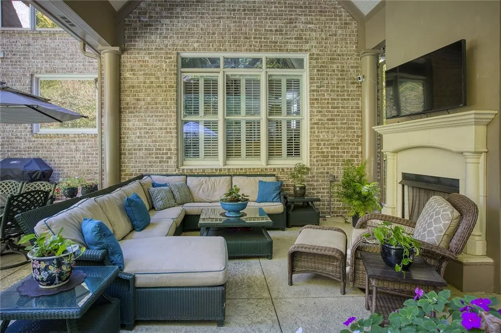 8325 Grogans Ferry Road, Sandy Springs, Georgia 30350, 6 Bedrooms Bedrooms, ,6 BathroomsBathrooms,Residential,Sold,8325 Grogans Ferry Road,6985792