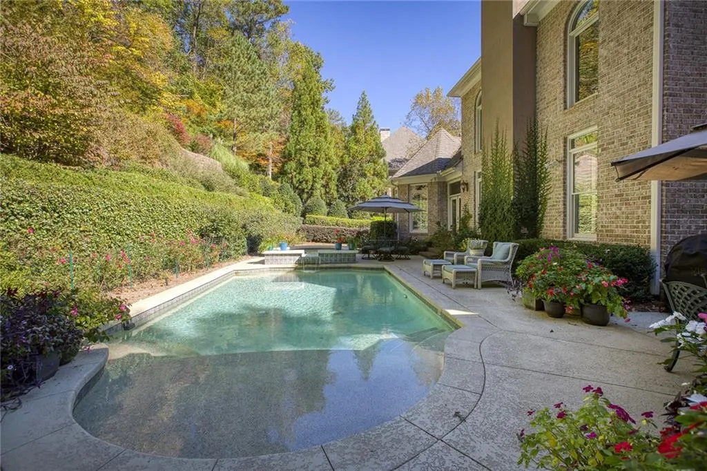 8325 Grogans Ferry Road, Sandy Springs, Georgia 30350, 6 Bedrooms Bedrooms, ,6 BathroomsBathrooms,Residential,Sold,8325 Grogans Ferry Road,6985792