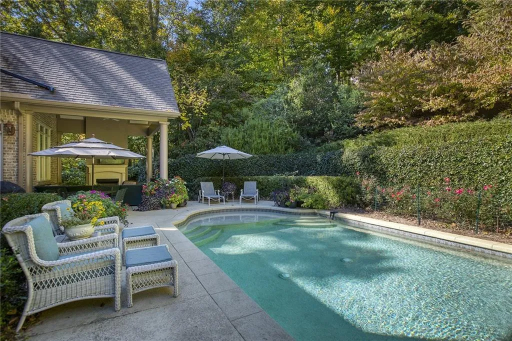 8325 Grogans Ferry Road, Sandy Springs, Georgia 30350, 6 Bedrooms Bedrooms, ,6 BathroomsBathrooms,Residential,Sold,8325 Grogans Ferry Road,6985792