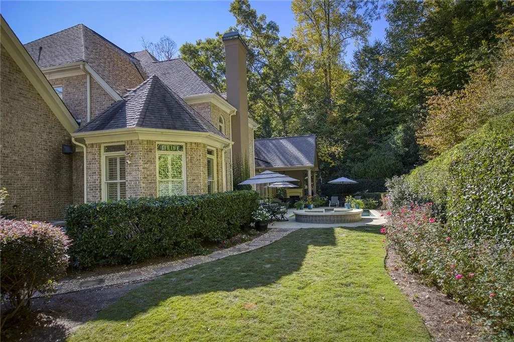8325 Grogans Ferry Road, Sandy Springs, Georgia 30350, 6 Bedrooms Bedrooms, ,6 BathroomsBathrooms,Residential,Sold,8325 Grogans Ferry Road,6985792