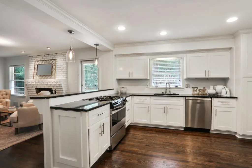 550 Windsor Parkway, Atlanta, Georgia 30342, 3 Bedrooms Bedrooms, ,2 BathroomsBathrooms,Residential,Sold,550 Windsor Parkway,6576974