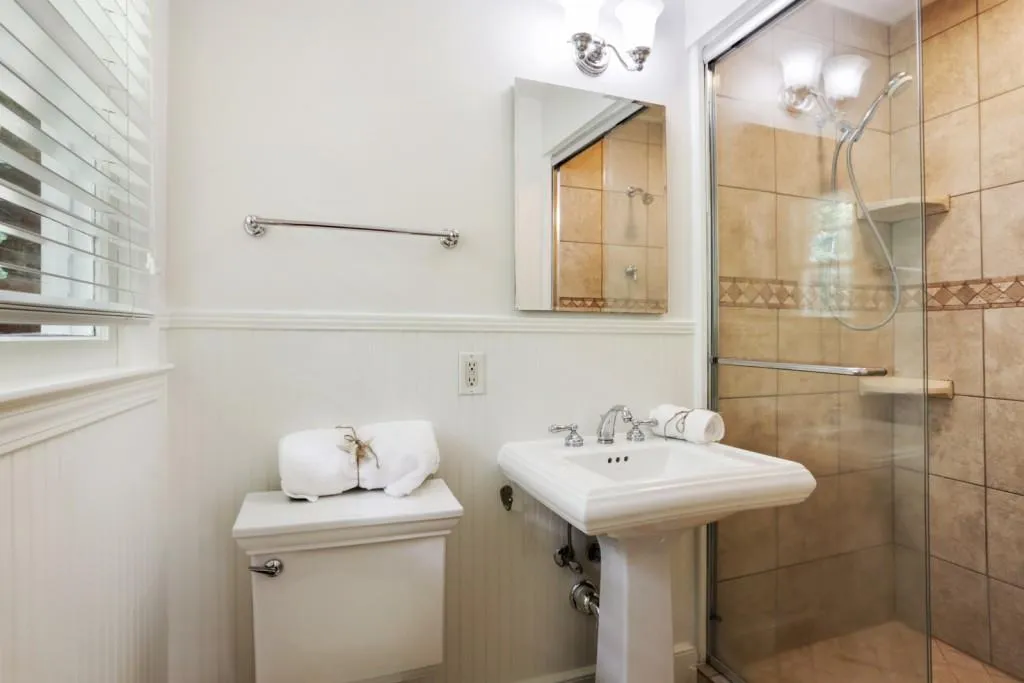 550 Windsor Parkway, Atlanta, Georgia 30342, 3 Bedrooms Bedrooms, ,2 BathroomsBathrooms,Residential,Sold,550 Windsor Parkway,6576974