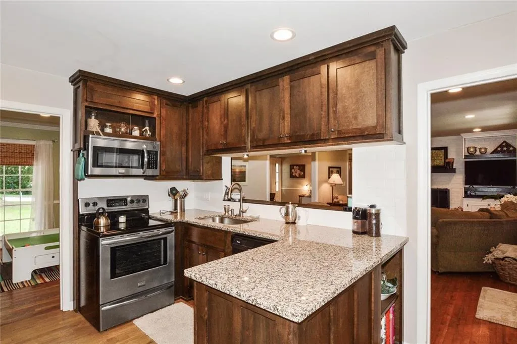 250 River Springs Drive, Atlanta, Georgia 30328, 3 Bedrooms Bedrooms, ,2 BathroomsBathrooms,Residential,Sold,250 River Springs Drive,5881630