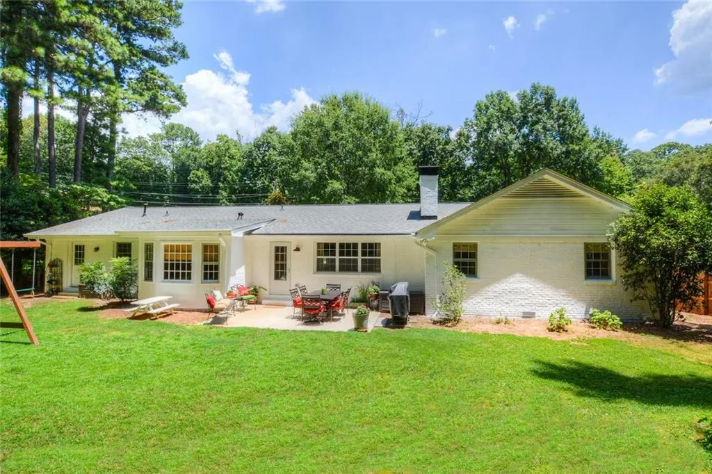 250 River Springs Drive, Atlanta, Georgia 30328, 3 Bedrooms Bedrooms, ,2 BathroomsBathrooms,Residential,Sold,250 River Springs Drive,5881630