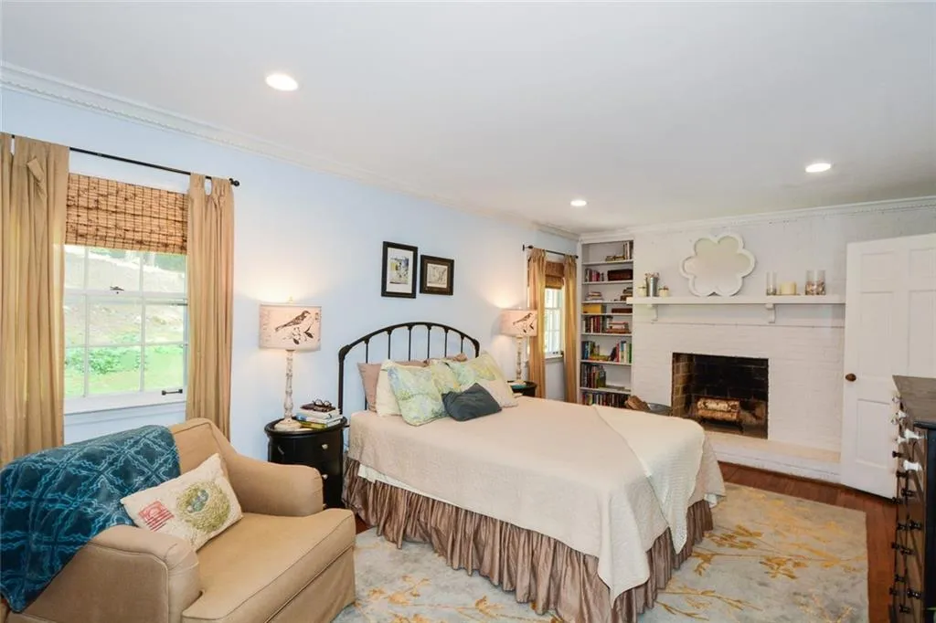 250 River Springs Drive, Atlanta, Georgia 30328, 3 Bedrooms Bedrooms, ,2 BathroomsBathrooms,Residential,Sold,250 River Springs Drive,5881630