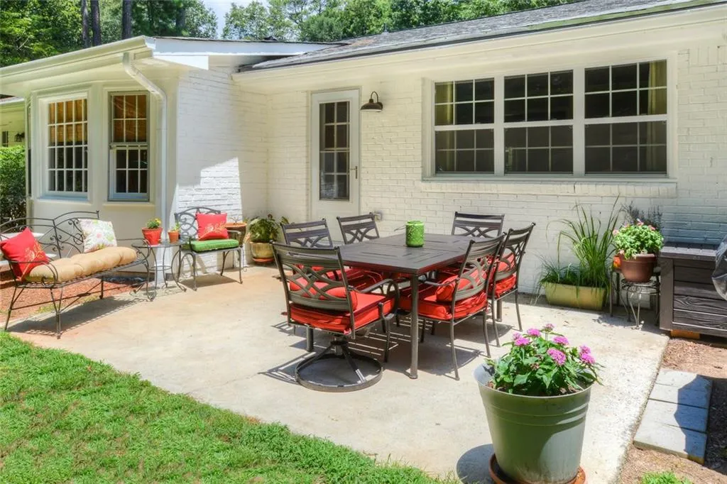 250 River Springs Drive, Atlanta, Georgia 30328, 3 Bedrooms Bedrooms, ,2 BathroomsBathrooms,Residential,Sold,250 River Springs Drive,5881630